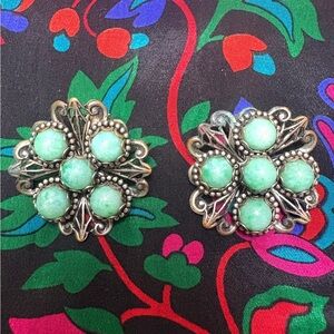 Vintage 1950s Green Cabochon Floral Clip Earrings